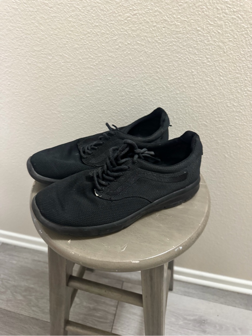 Vans Men's Black Knit Lace-Up Sneakers